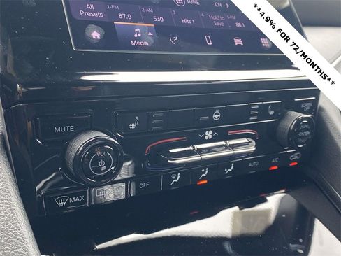 New 2025 Jeep Grand Cherokee Altitude image 50