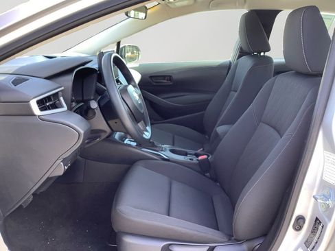 Used 2025 Toyota Corolla LE FWD image 12