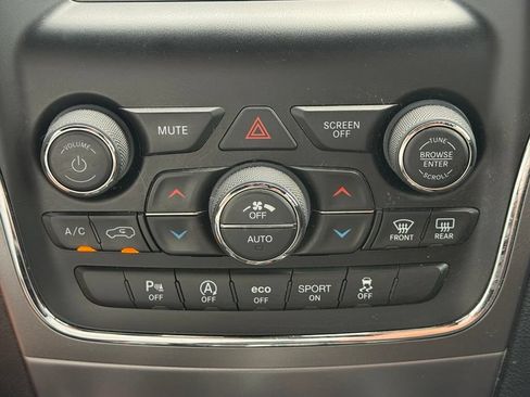 Used 2020 Jeep Grand Cherokee Laredo AWD/4WD image 18
