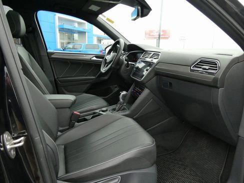 Used 2024 Volkswagen Tiguan SE R-Line image 12