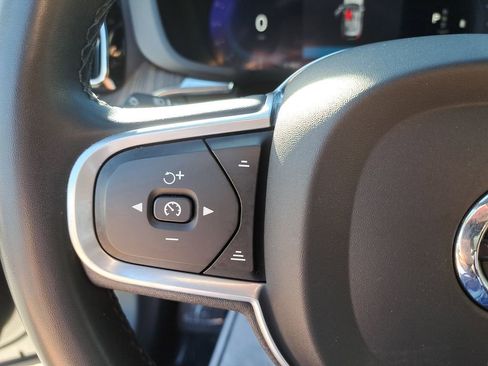 Used 2022 Volvo XC60 B5 Momentum w/ Advanced Package image 21