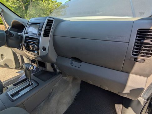 Used 2016 Nissan Frontier SV AWD/4WD image 17
