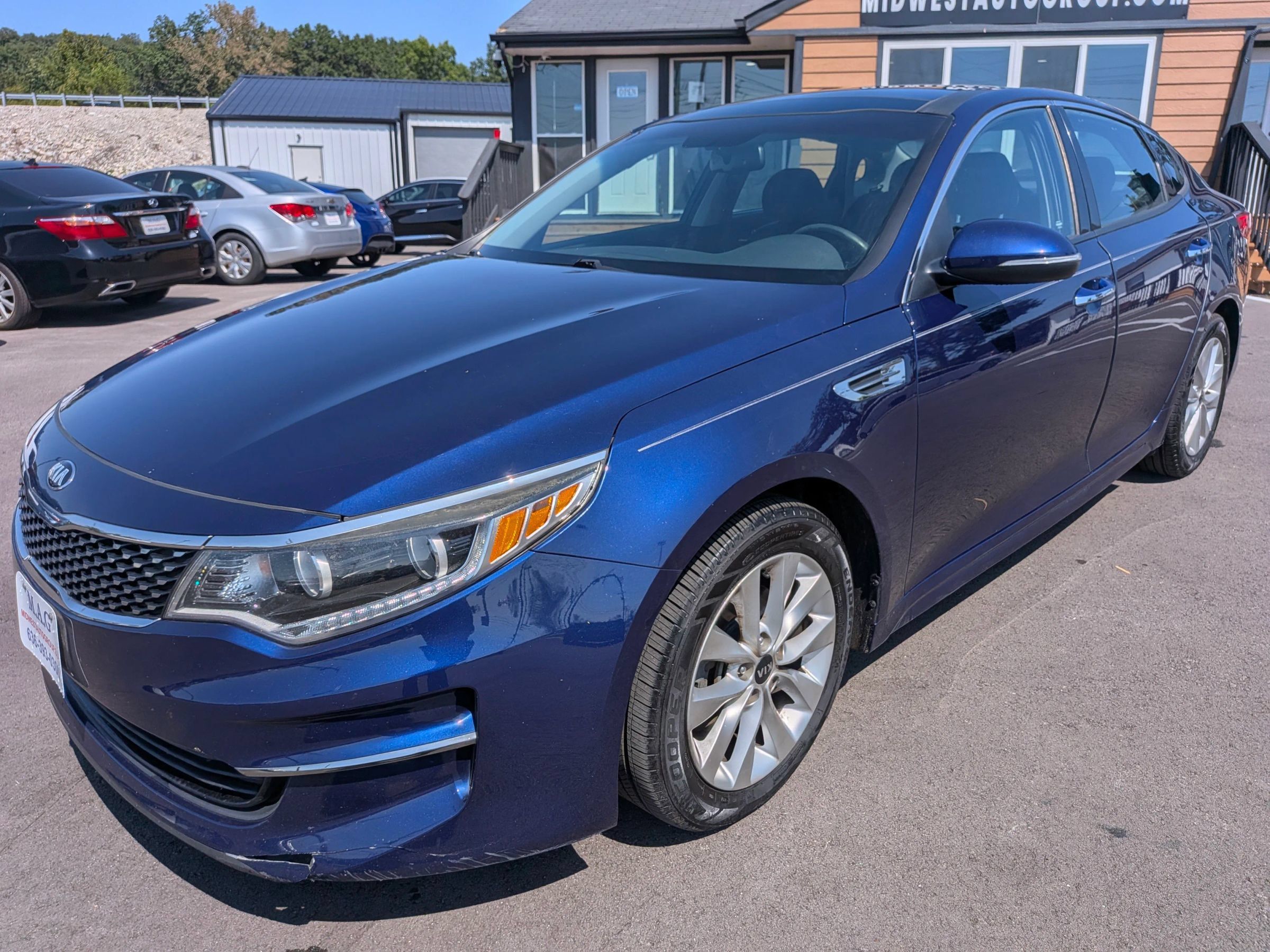 Used 2016 Kia Optima EX w/ Premium Package FWD image 2