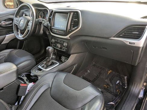 Used 2018 Jeep Cherokee Latitude Plus w/ Cold Weather Group image 22