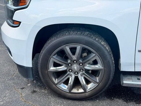Used 2019 Chevrolet Tahoe LT w/ LT Signature Package RWD image 32