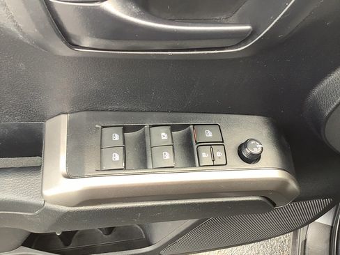 Used 2022 Toyota Tacoma SR5 AWD/4WD image 10