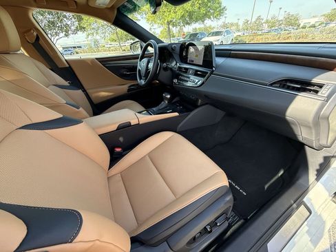 Used 2025 Lexus ES 350 w/ Premium Package FWD image 15
