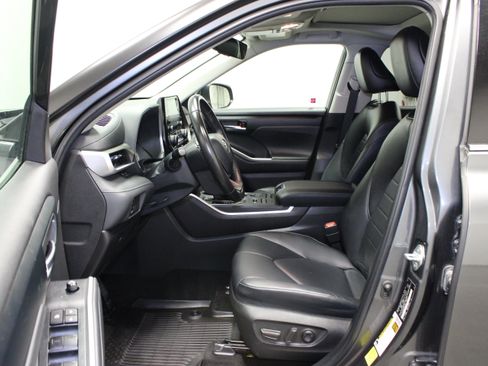 Used 2022 Toyota Highlander XLE AWD/4WD image 20