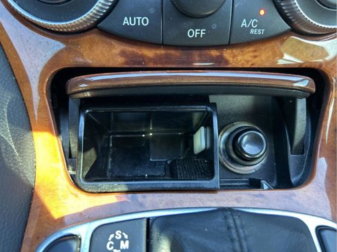 Used 2011 Mercedes-Benz SL 550 image 32