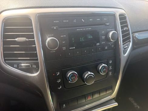 Used 2012 Jeep Grand Cherokee Laredo w/ Laredo E Group AWD/4WD image 21
