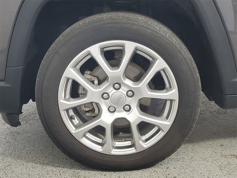 Used 2022 Jeep Compass Latitude image 9