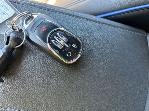 Used 2025 Buick Envista Sport Touring image 23