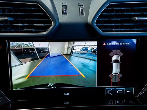 Used 2021 Lamborghini Urus image 51