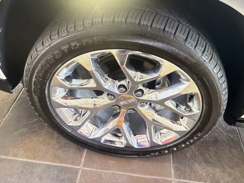 Used 2022 GMC Yukon XL Denali image 5