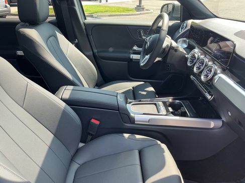 New 2026 Mercedes-Benz GLB 250 4MATIC image 17