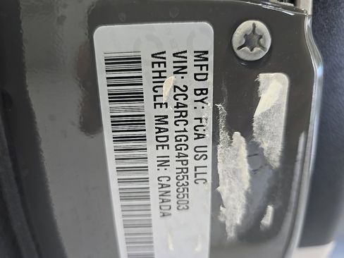 Used 2023 Chrysler Pacifica Limited image 15