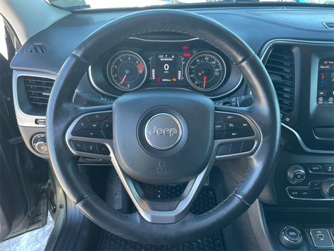 Used 2019 Jeep Cherokee Latitude Plus w/ Cold Weather Group image 29