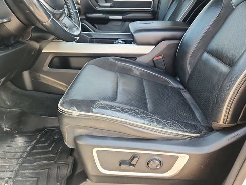 Used 2022 RAM 1500 Laramie AWD/4WD image 9