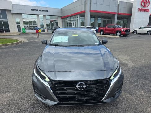 Used 2025 Nissan Altima 2.5 S FWD image 2