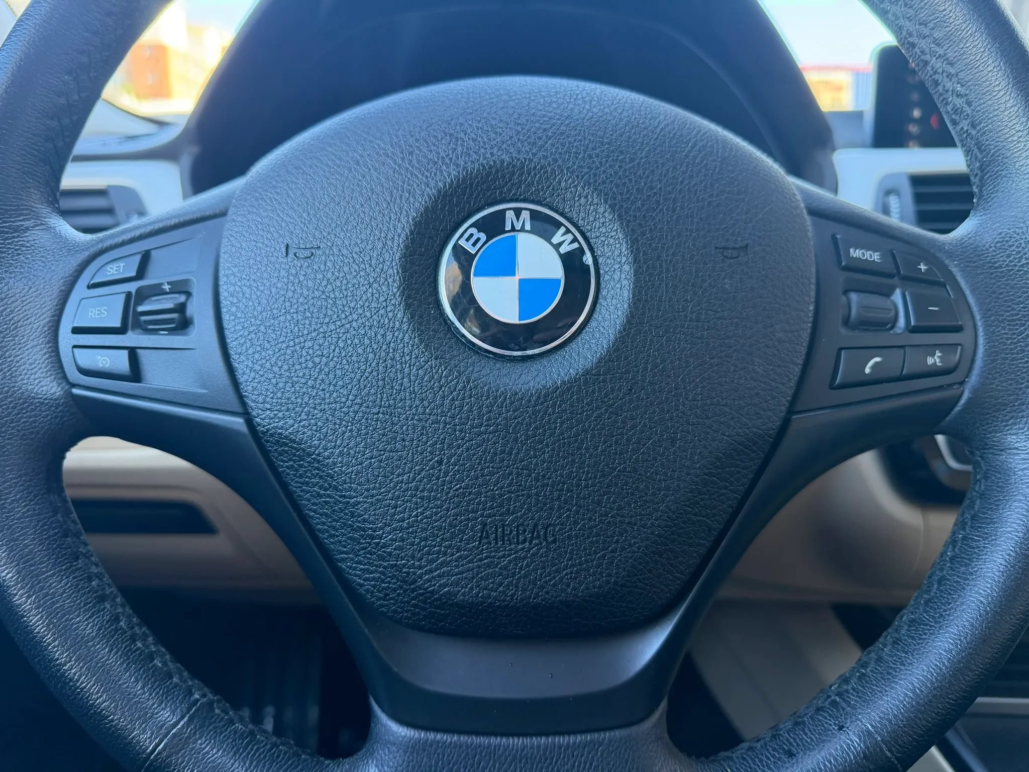 Used 2018 BMW 320i xDrive Sedan w/ Convenience Package AWD/4WD image 17