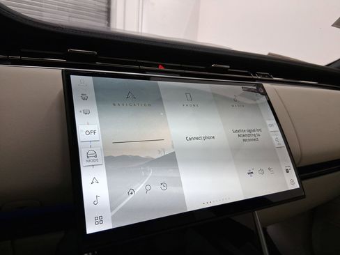 New 2025 Land Rover Range Rover Long Wheelbase SE image 23