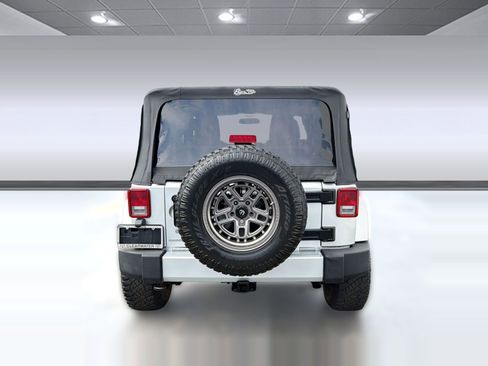 Used 2011 Jeep Wrangler Sahara w/ Connectivity Group AWD/4WD image 9