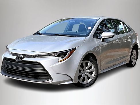 Used 2025 Toyota Corolla LE image 1