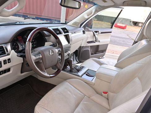Used 2015 Lexus GX 460 w/ Premium Package AWD/4WD image 10