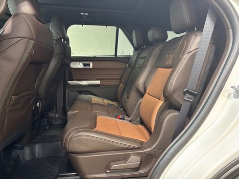 Used 2021 Ford Explorer King Ranch w/ Premium Technology Package image 29