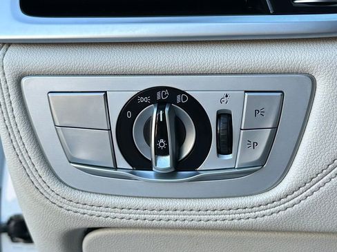 Used 2020 BMW 750i xDrive w/ Executive Package image 44