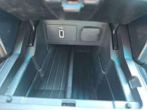 Used 2018 Ford Explorer XLT w/ Equipment Group 202A AWD/4WD image 25