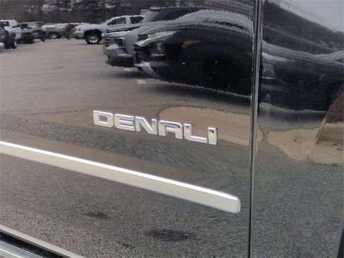 Used 2018 GMC Yukon Denali w/ Denali Ultimate Package image 12