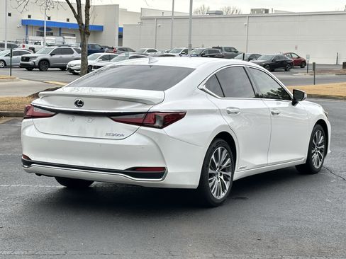 Used 2020 Lexus ES 300h w/ Premium Package image 13