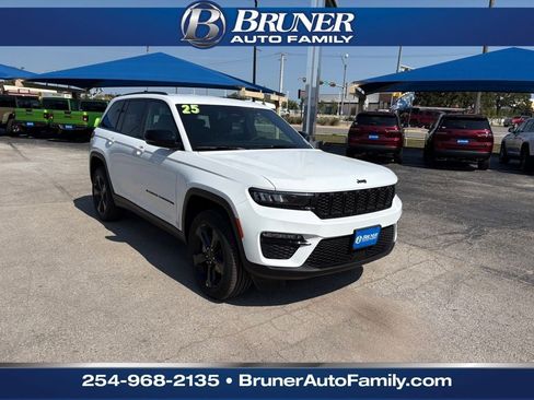 New 2025 Jeep Grand Cherokee Limited w/ Black Appearance Package image 3