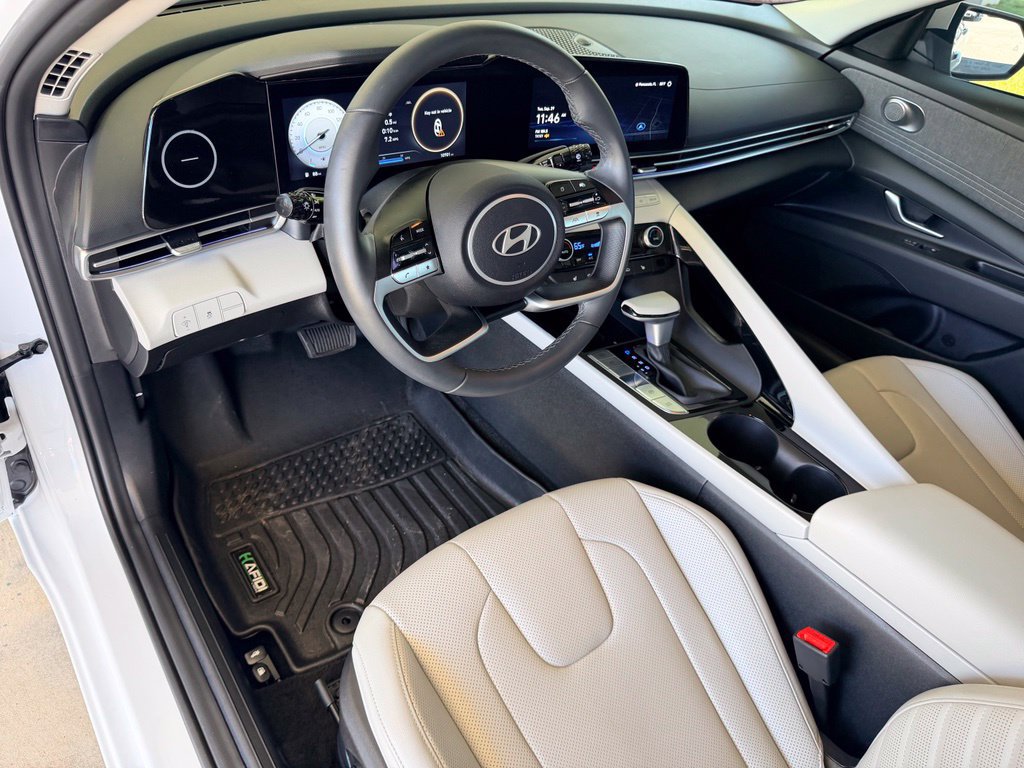 Used 2025 Hyundai Elantra Limited FWD image 14