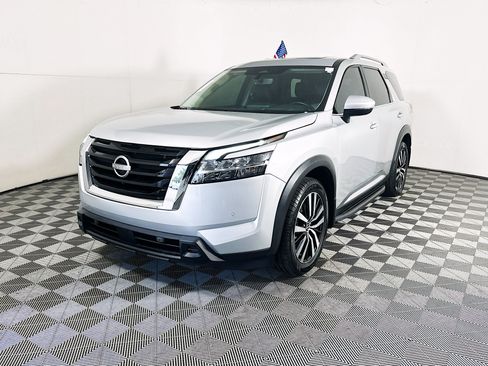 Used 2024 Nissan Pathfinder Platinum w/ Cargo Package AWD/4WD image 7