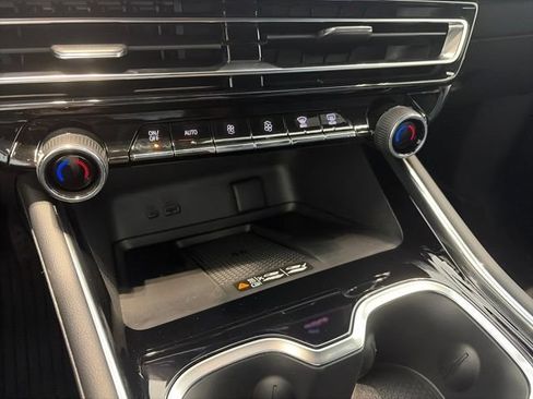 New 2027 Chevrolet Traverse LT w/ Driver Confidence Package FWD image 21