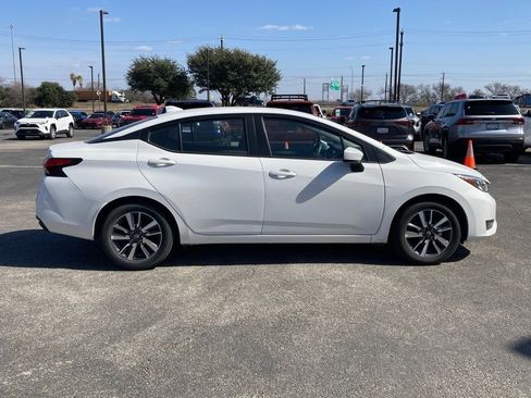 Used 2025 Nissan Versa SV image 4