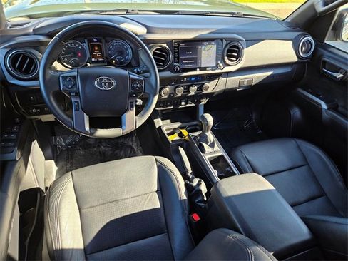 Used 2022 Toyota Tacoma TRD Off-Road image 9