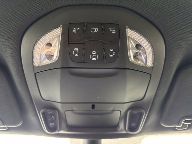 Used 2025 Chrysler Pacifica Limited FWD image 14