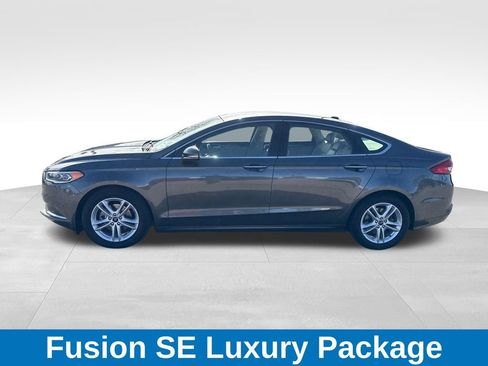 Used 2018 Ford Fusion SE image 3
