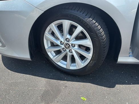Used 2022 Toyota Camry LE FWD image 5