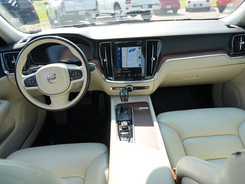 Used 2021 Volvo S60 T5 Momentum AWD/4WD image 26