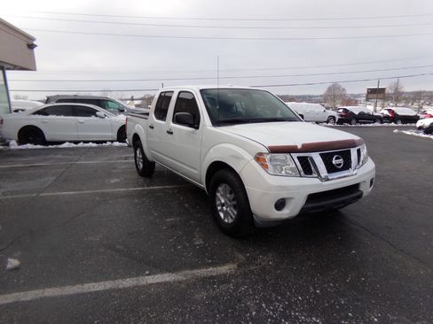 Used 2018 Nissan Frontier SV image 4