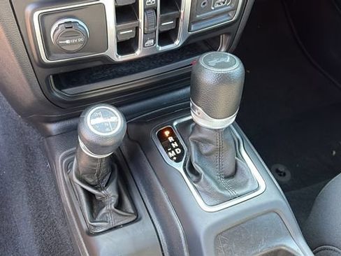 Used 2022 Jeep Wrangler Unlimited Sport AWD/4WD image 18