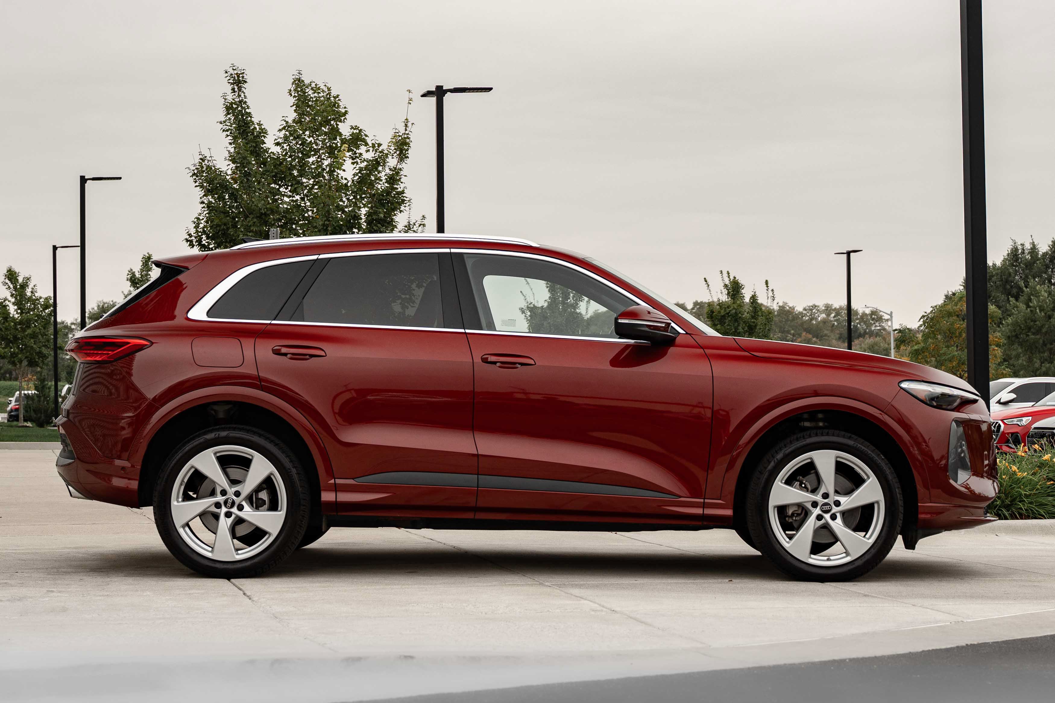 Certified 2025 Audi Q5 Premium Plus AWD/4WD image 3