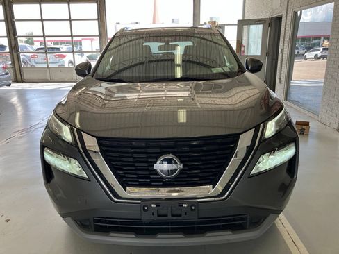 Used 2023 Nissan Rogue SV w/ SV Premium B Package AWD/4WD image 2