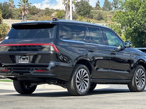 New 2026 Lincoln Navigator Black Label AWD/4WD image 3
