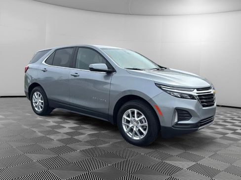 Used 2024 Chevrolet Equinox LT image 2