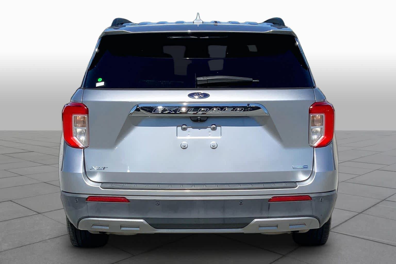 Used 2020 Ford Explorer XLT w/ Equipment Group 202A AWD/4WD image 5